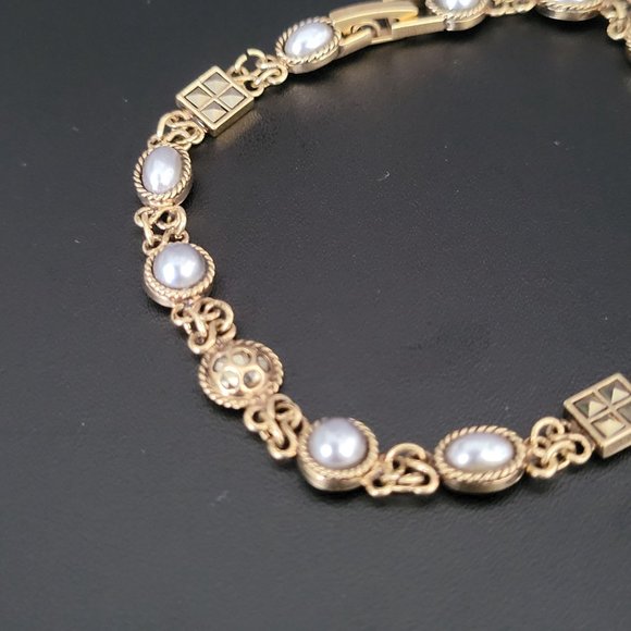 LC Lauren Conrad Gold Tone Delicate Bracelet Gray Blue Beads Fold Over Clasp - Picture 3 of 7